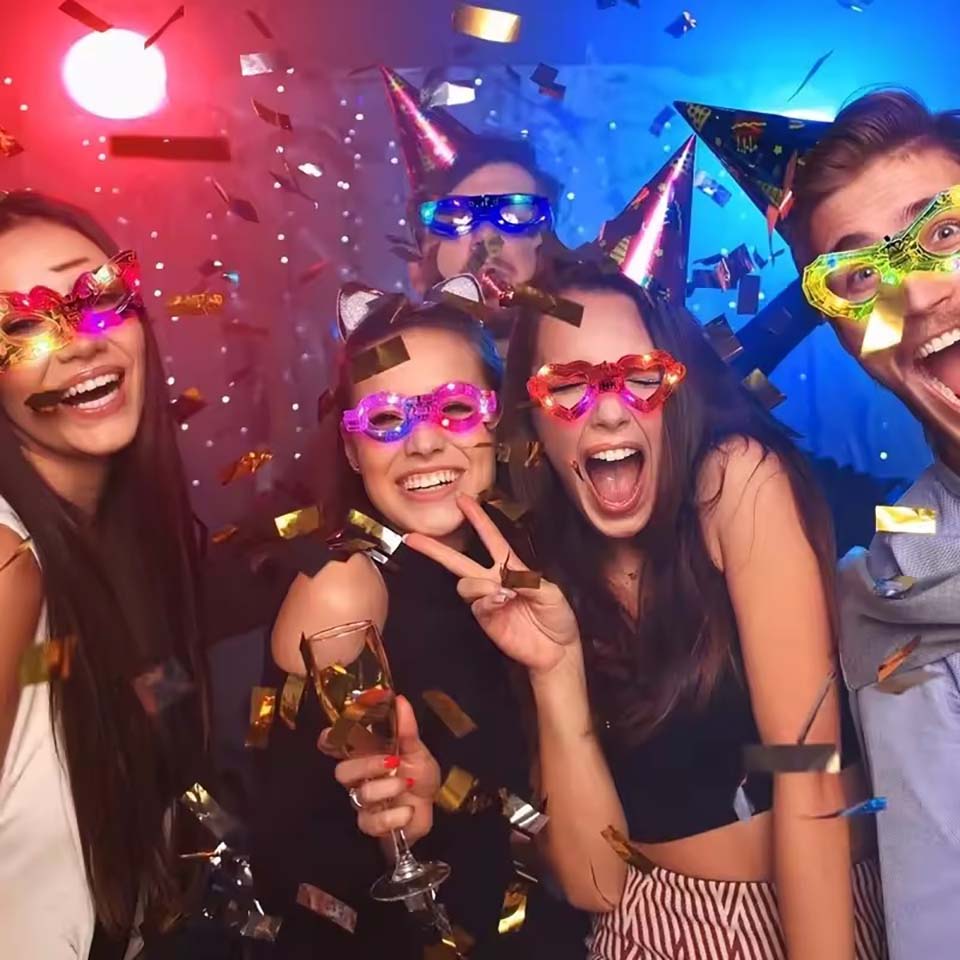 نظارات مضيئة في الظلام بالجملة - مراجعة Glow In The Dark Party Glasses وسعره