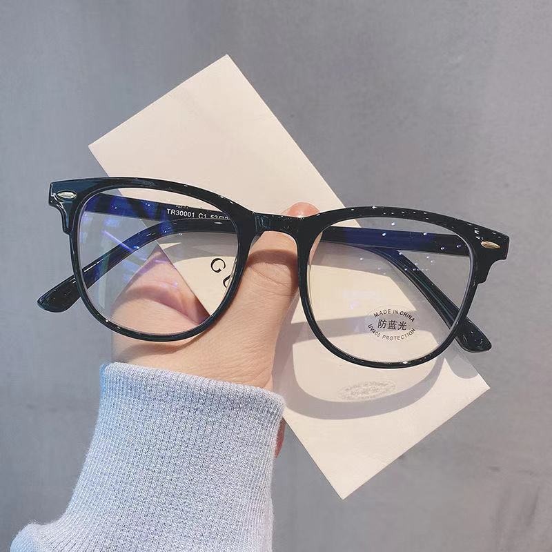 نظارات خفيفة الرجعية إطار شفاف - مراجعة Glow In The Dark Party Glasses وسعره