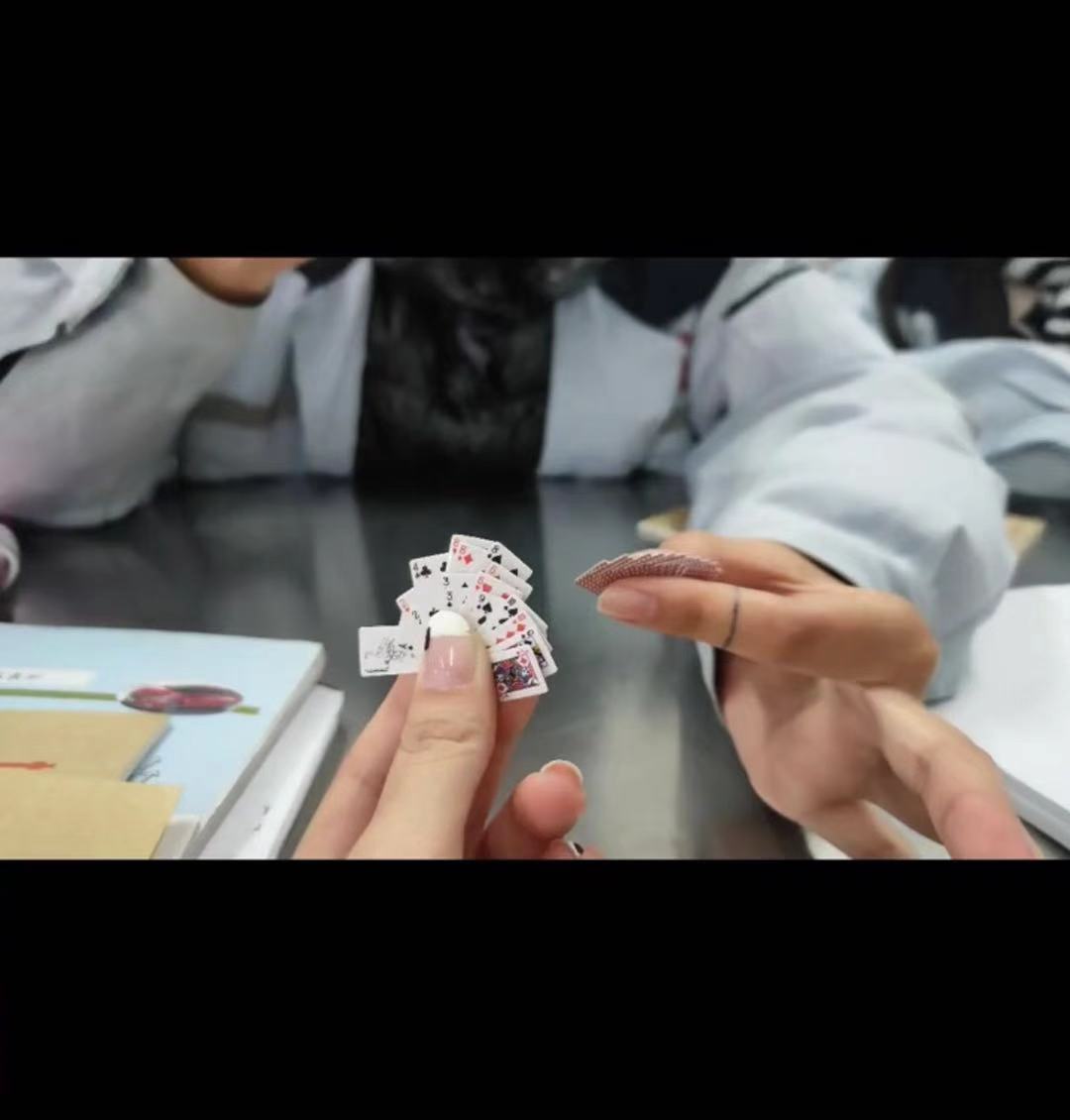 1 مجموعة أوراق لعب البوكر الصغ - مراجعة Prank Toys وسعره