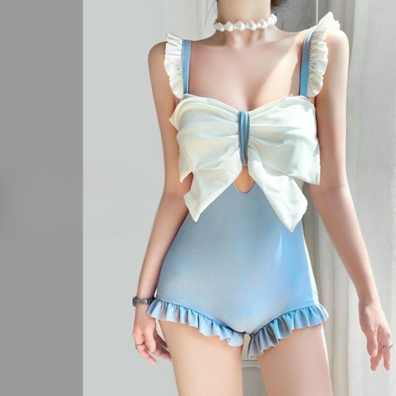 ملابس سباحة نسائية أنيقة بتصمي - مراجعة Costumes وسعره