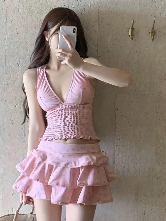 ملابس نسائية صيفية، بدلة سباحة - مراجعة Costumes وسعره