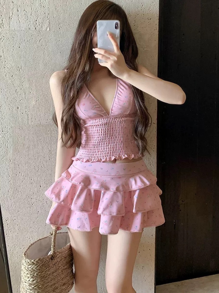 ملابس نسائية صيفية، بدلة سباحة - مراجعة Costumes وسعره